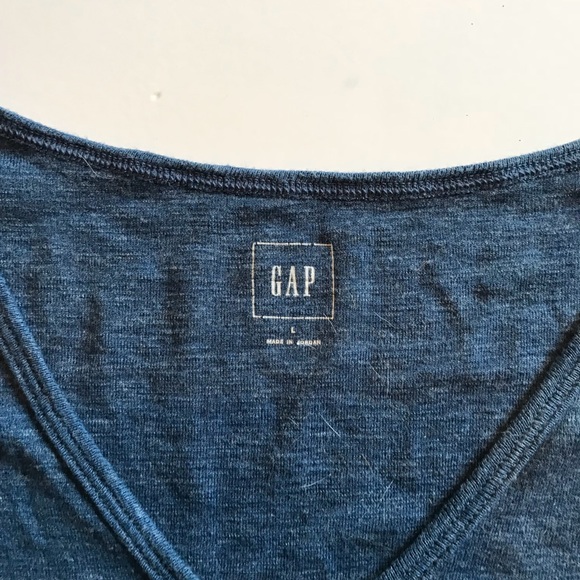 GAP modern tee EUC - Picture 2 of 3